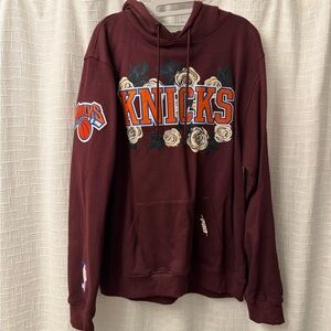 New York Knicks Floral Logo Maroon Pullover Hoodie - Men’s Size Large